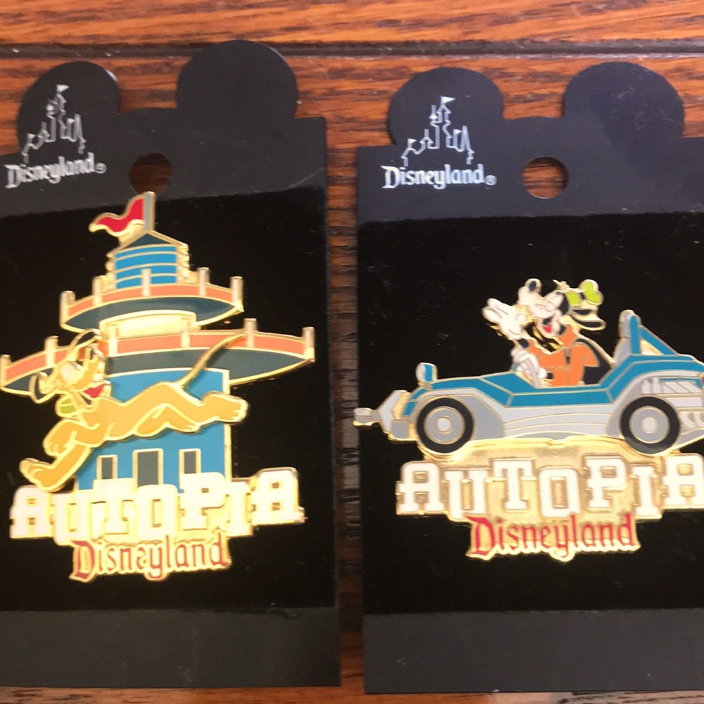 NEW!! Collector Pins from Disneyland year 2000 Autotopia reOpening pins